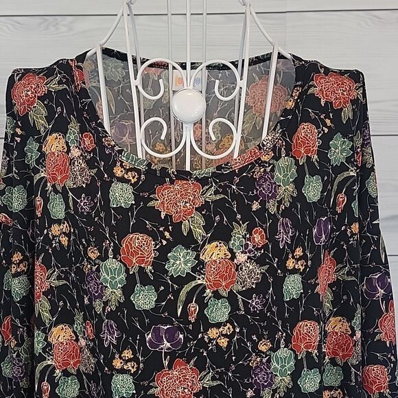 LulaRoe NWT floral print tunic top for women Size S ( runs big ) - Picture 2 of 13